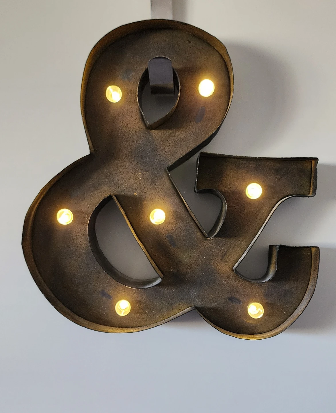 Marquee Ampersand Light-Up Sign