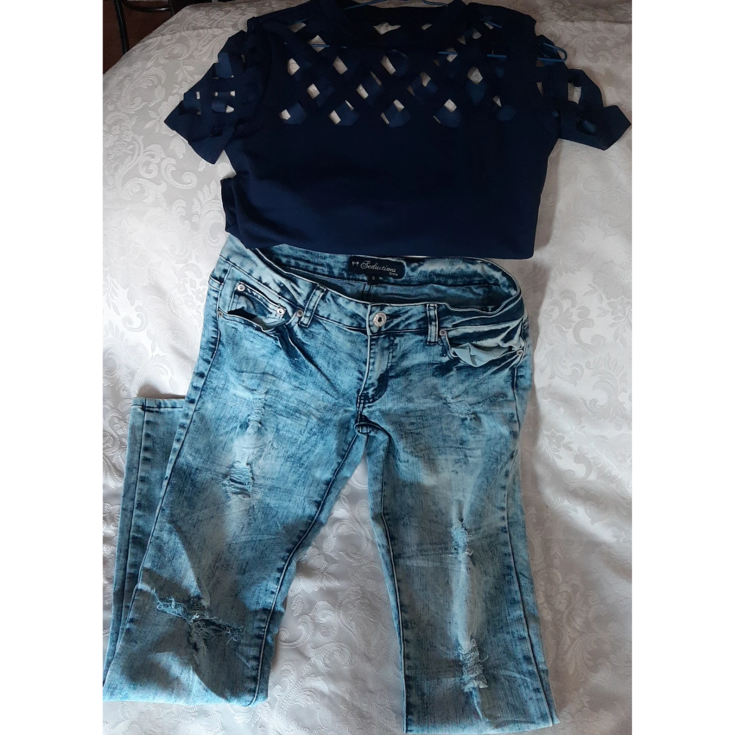 2pc Set Dark Blue Cut-Out Top and Acid Wash Jeans - photo 2