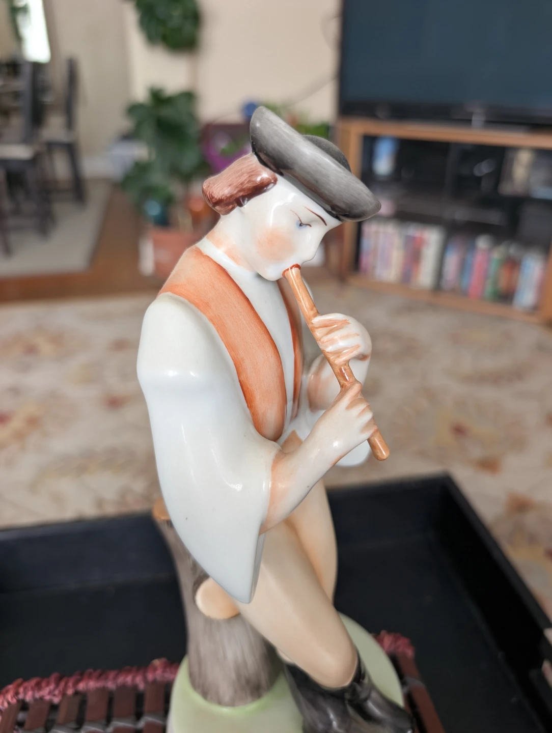 ZSOLNAY, Art Deco, Porcelain Figurine of Man Playing Flute - photo 2