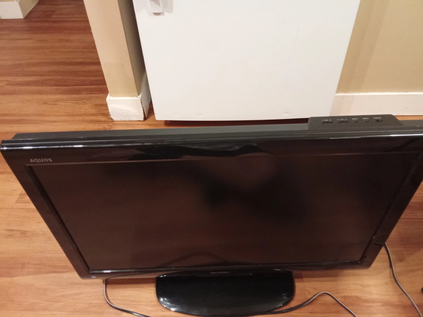 Sharp Aquos LC-32D44U LCD Television - photo 2