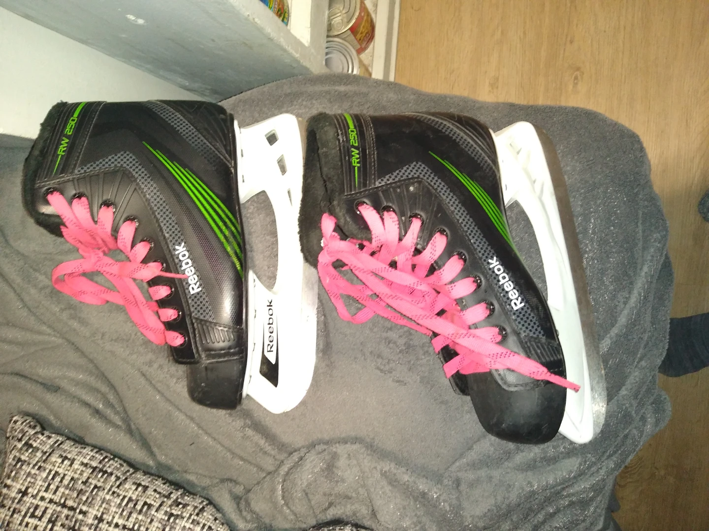 Brand new Reebok ice skates men's size 6 - photo 2