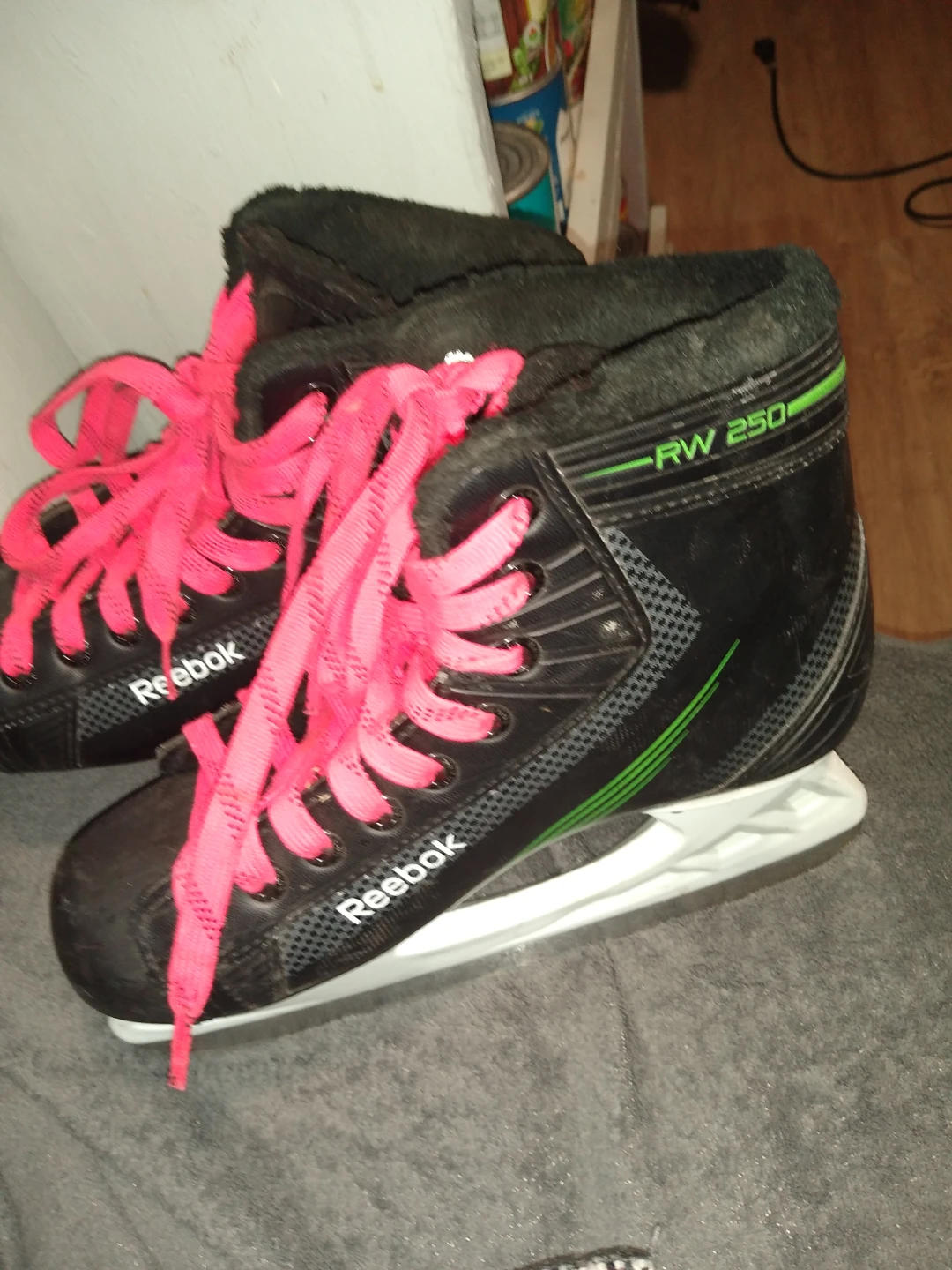 Brand new Reebok ice skates men's size 6 - photo 3