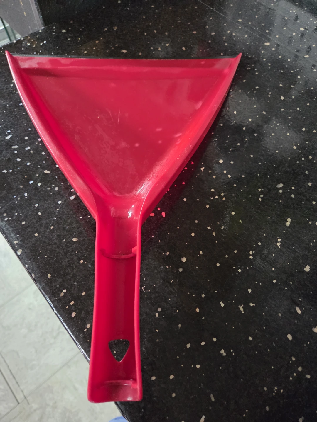Red Dustpan