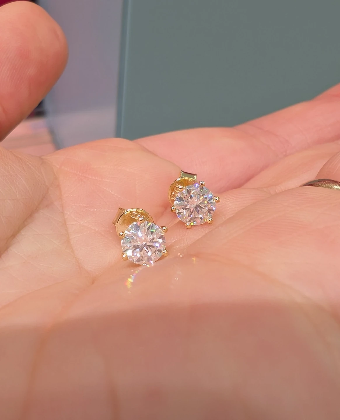 Sparkly 1ct (0.5ct each) moissanite diamond stud earrings - NEW