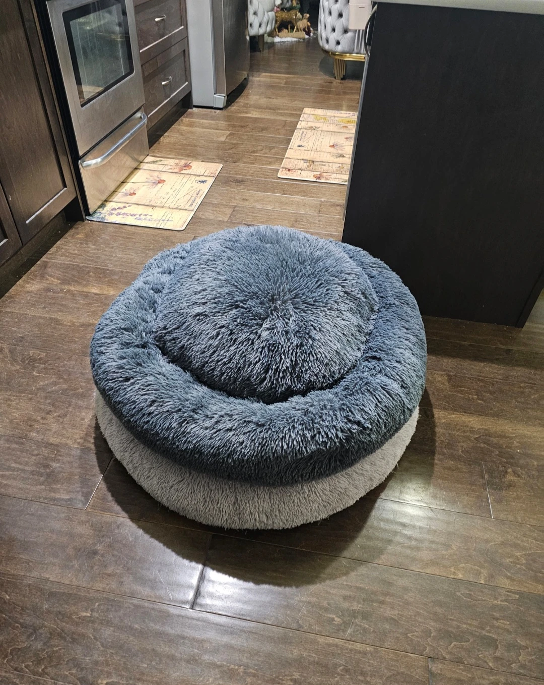 Large size fluffy Round Pet Beds (New never used)each $45 - photo 5