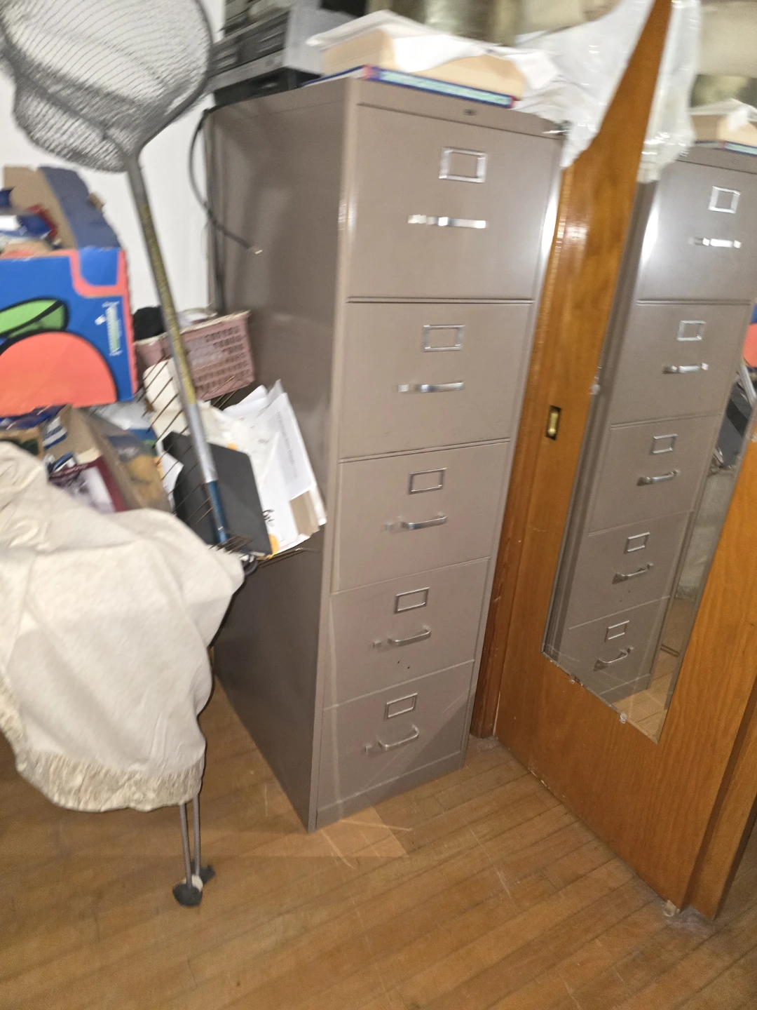 5 drawer filing cabinet works great no rust
