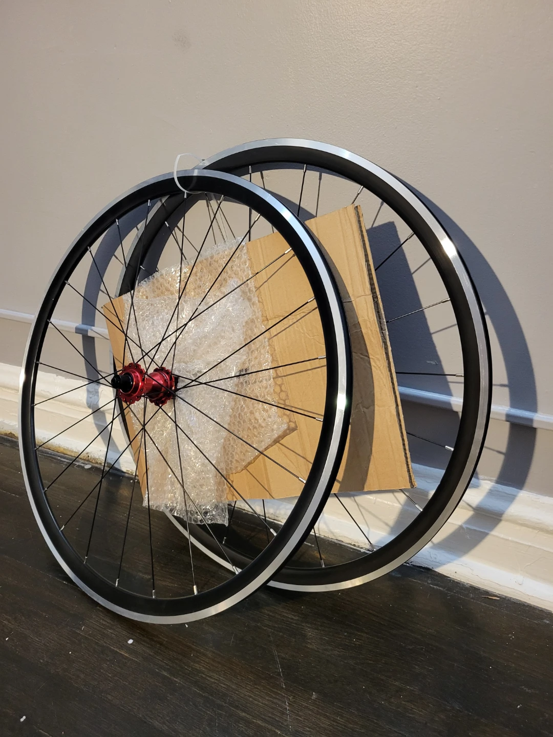 700c Road Bike Wheelset Red Hubs - photo 4