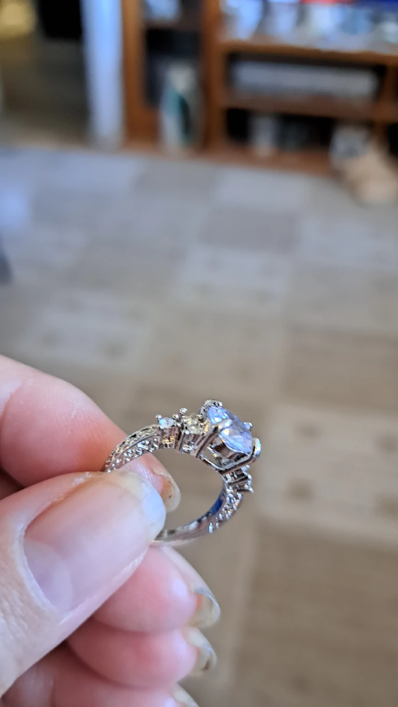 Sparkly Ring - photo 2