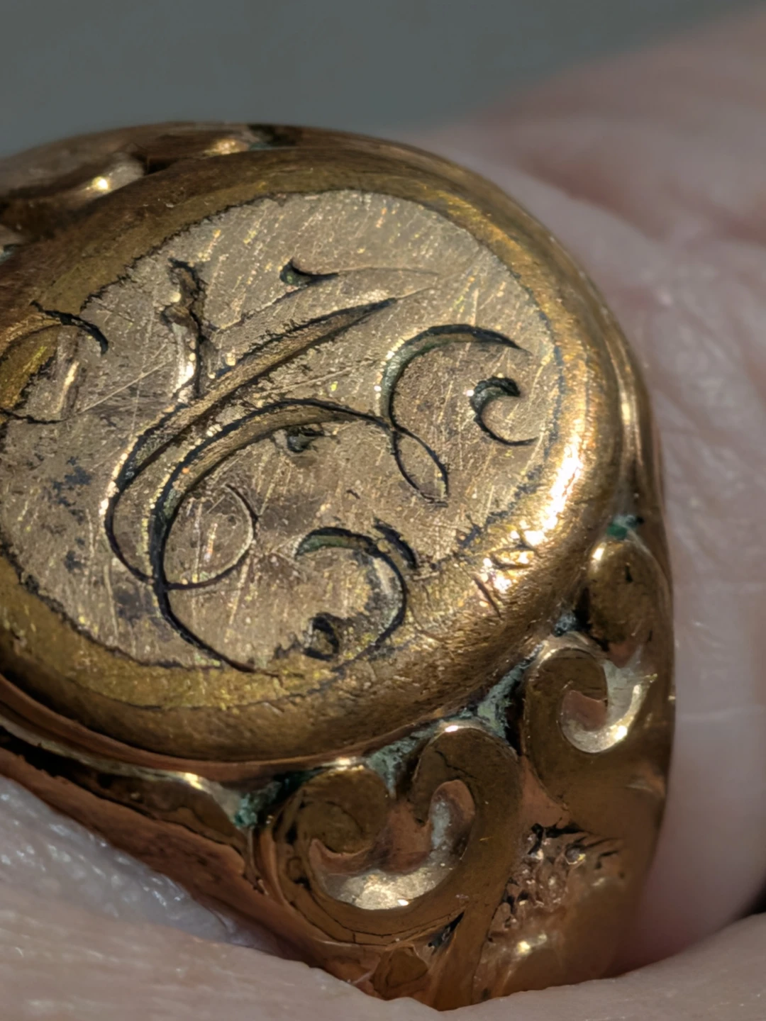 Vintage Engraved Gold Tone Ring - photo 2