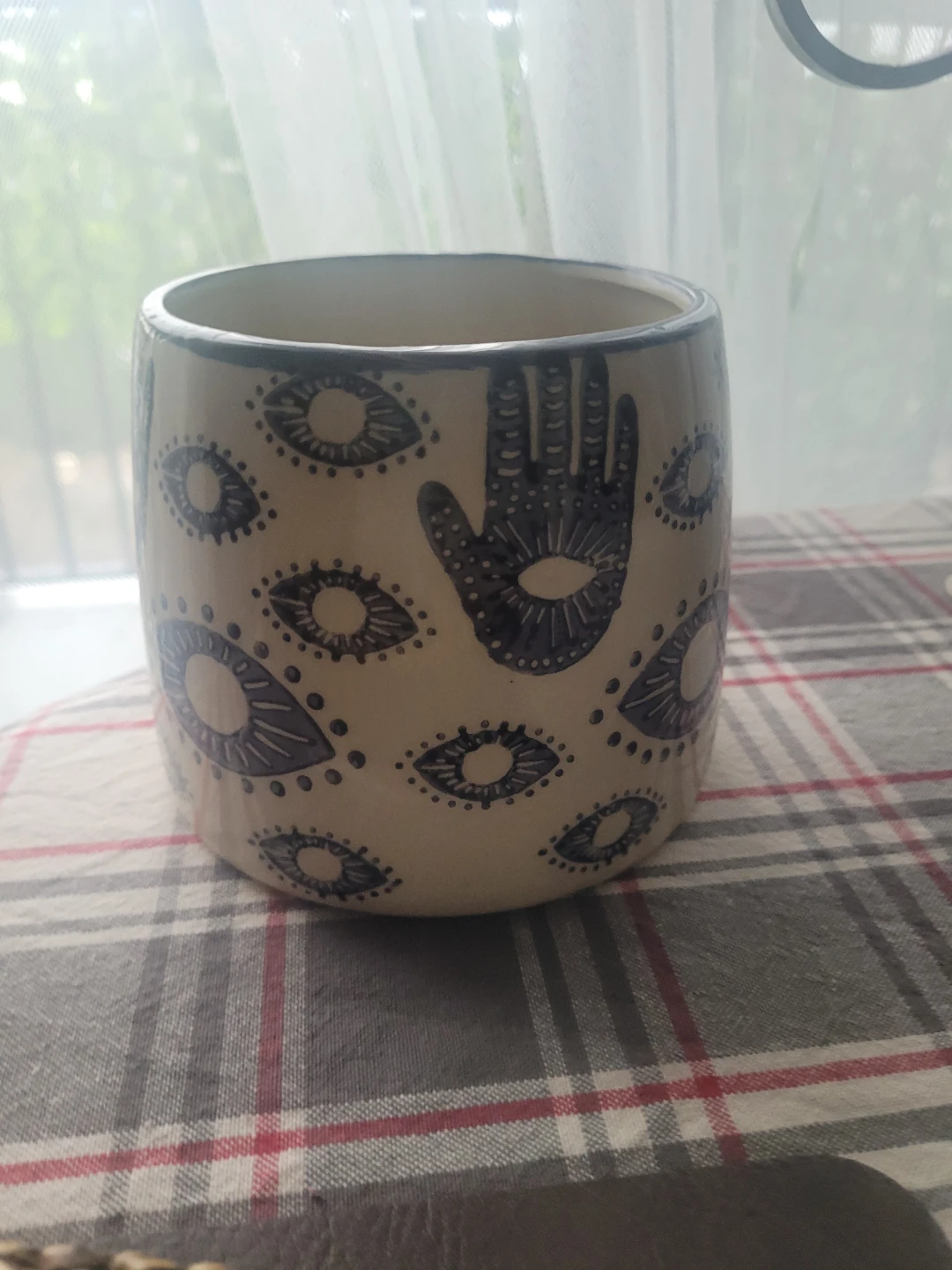 Ceramic pot with eye and hand design - photo 2