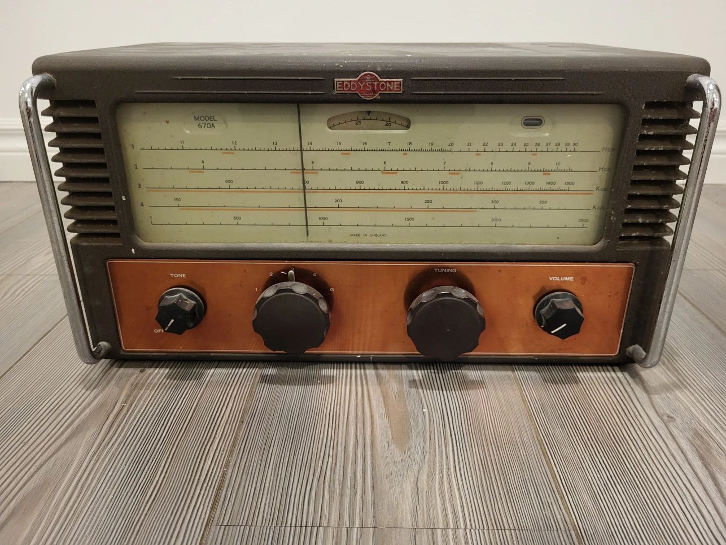 Vintage Metal Radio NOT WORKING