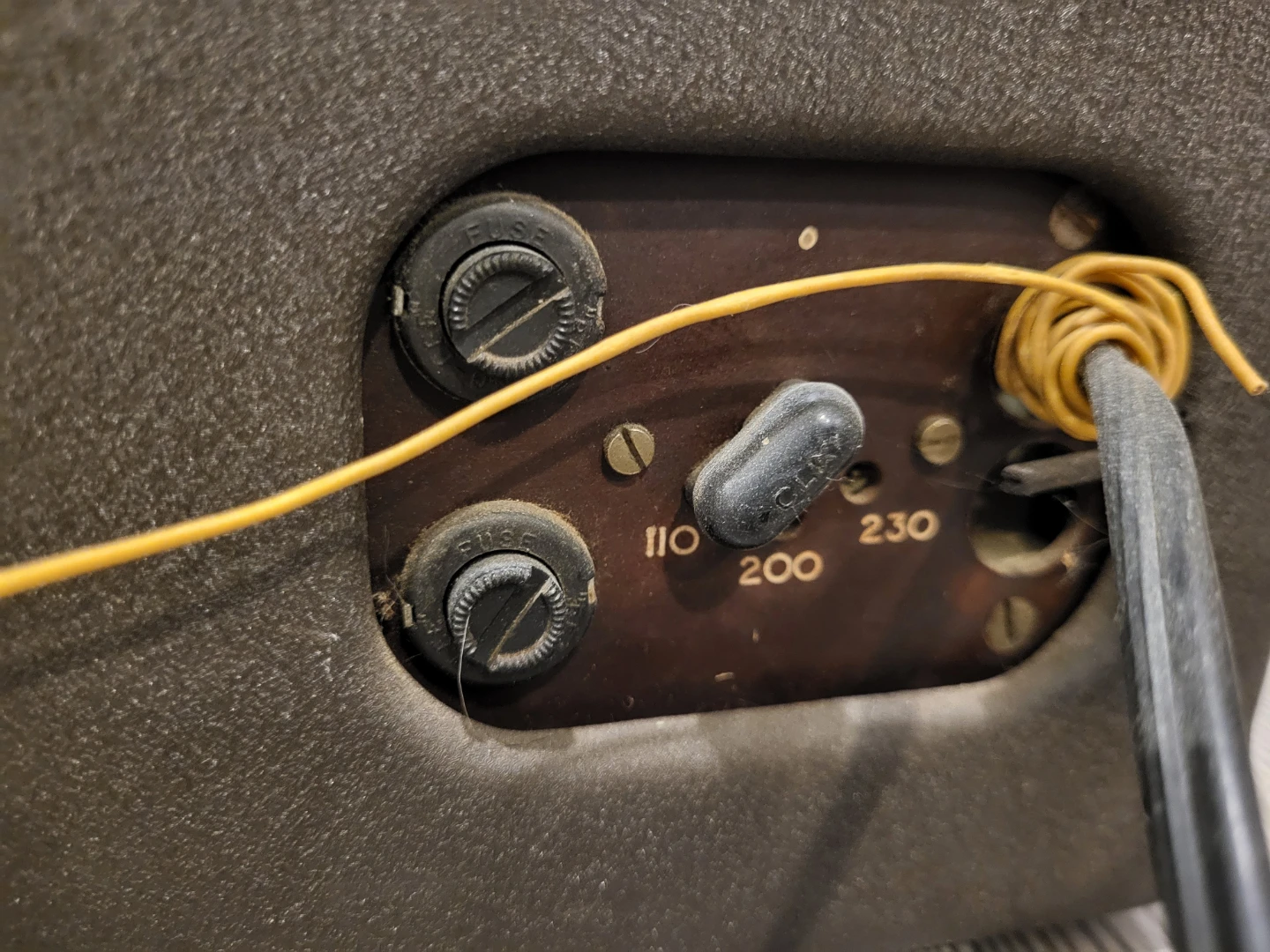 Vintage Metal Radio NOT WORKING - photo 5