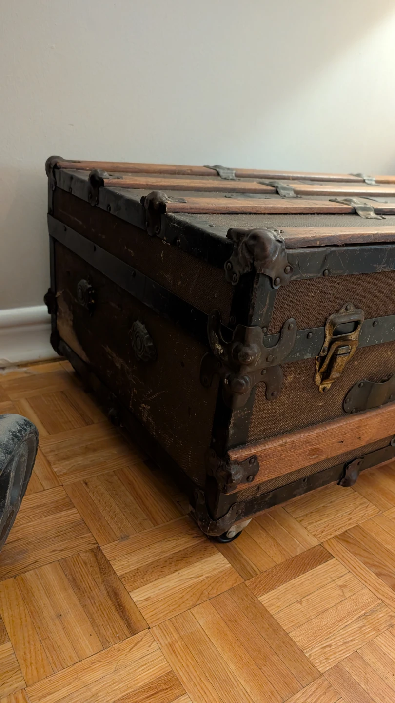 Vintage Steamer Trunk Travel Chest - photo 3