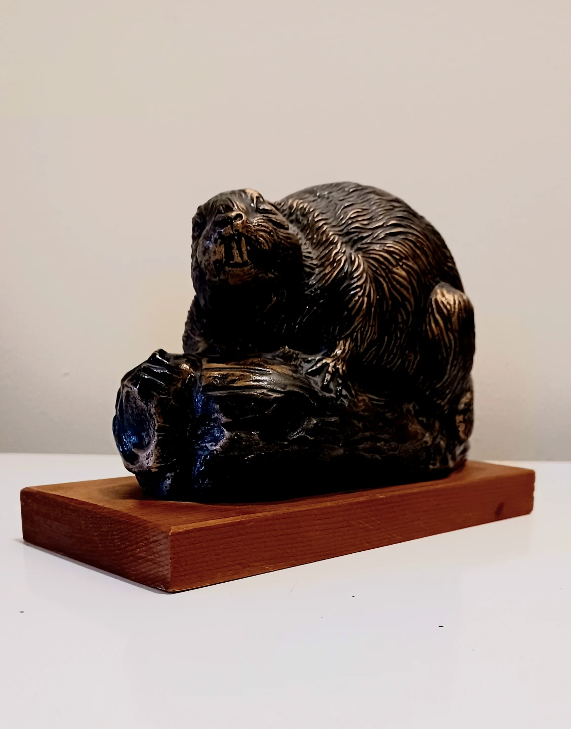 Unique Hand Crafted J. Line Custom Gifts Beaver Statue - photo 2