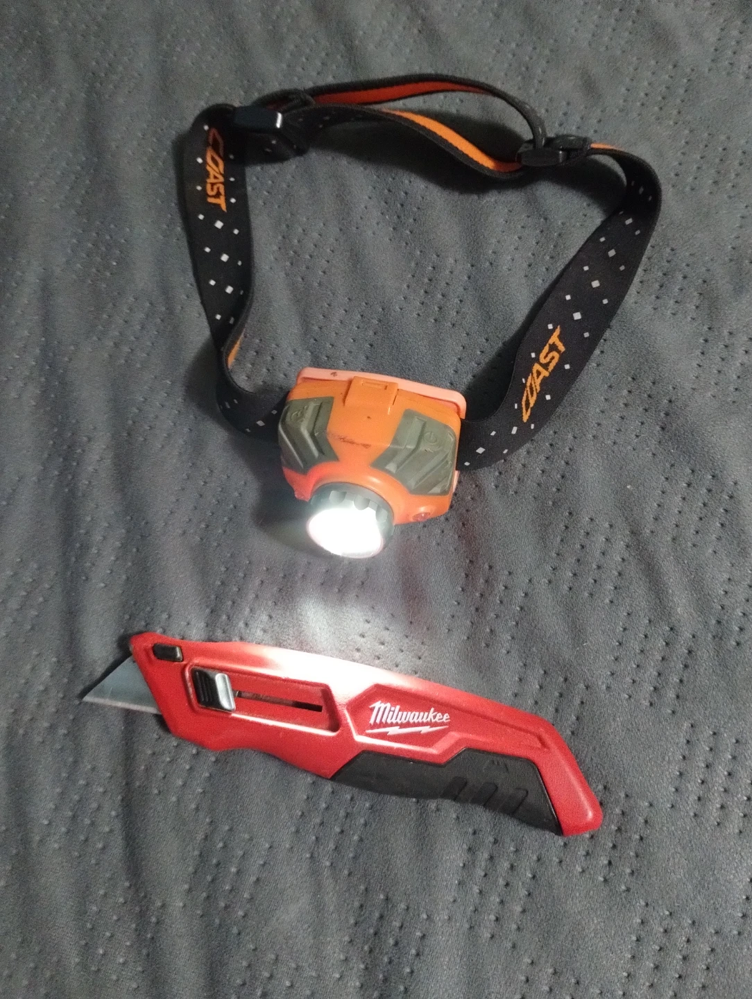 Coast Headlamp & Milwaukee Utility Knife - photo 2