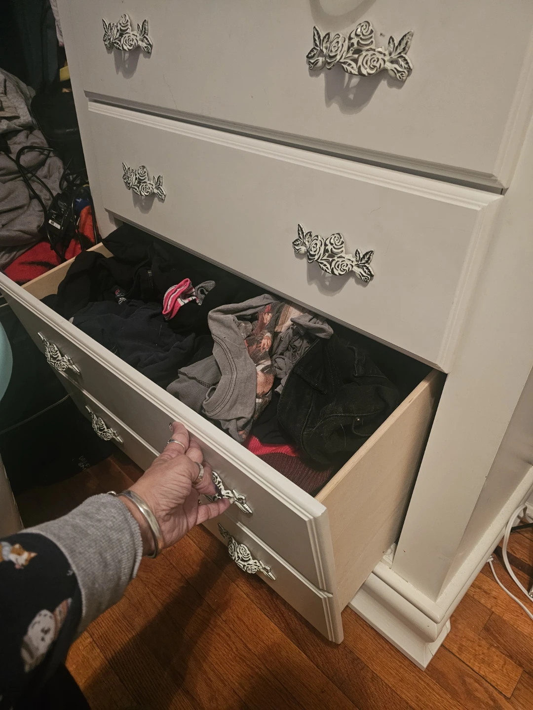 White Vanity Dresser with Mirror and Drawers - photo 4