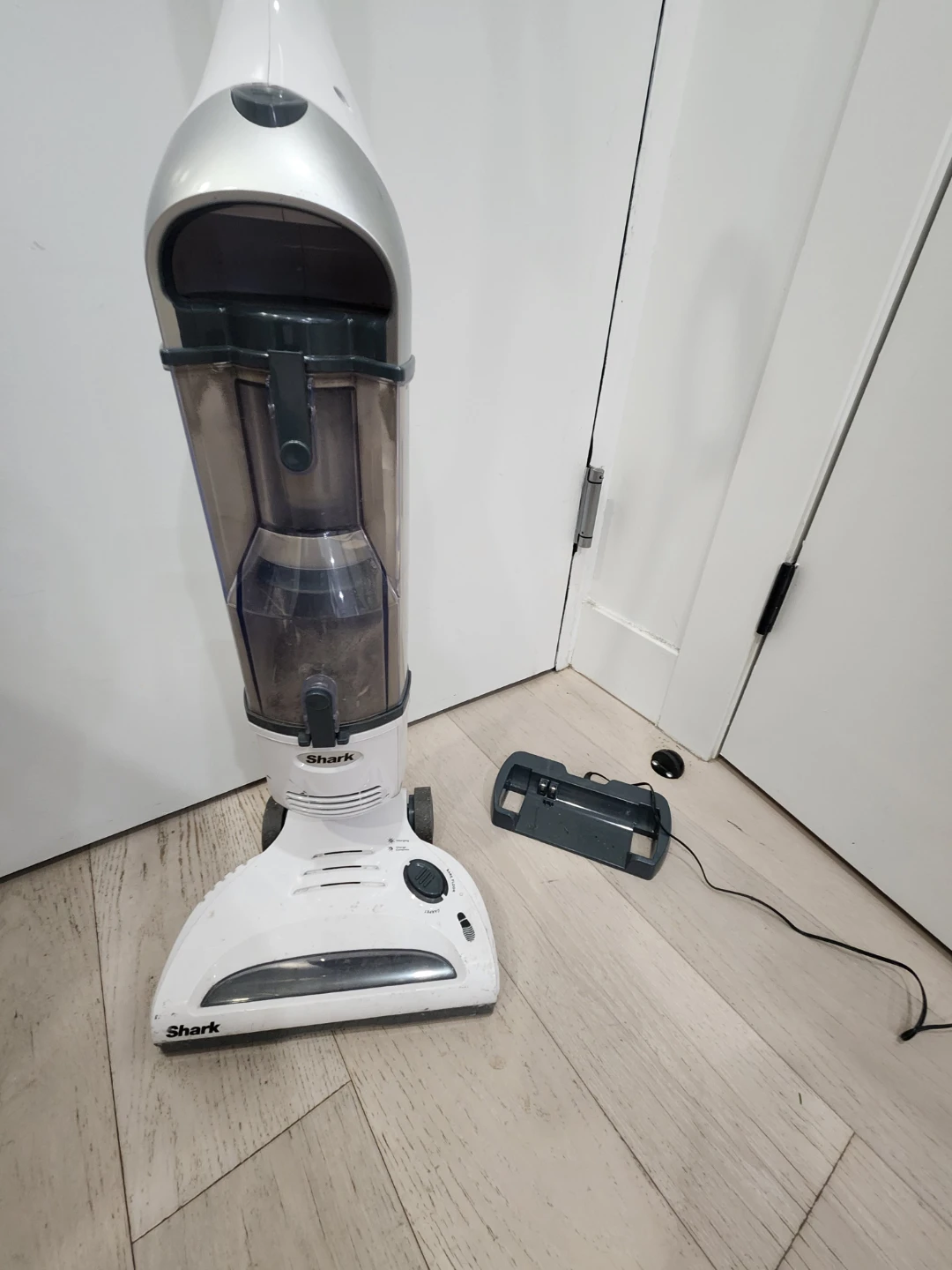 Shark Upright Vacuum Cleaner with Charger - photo 2