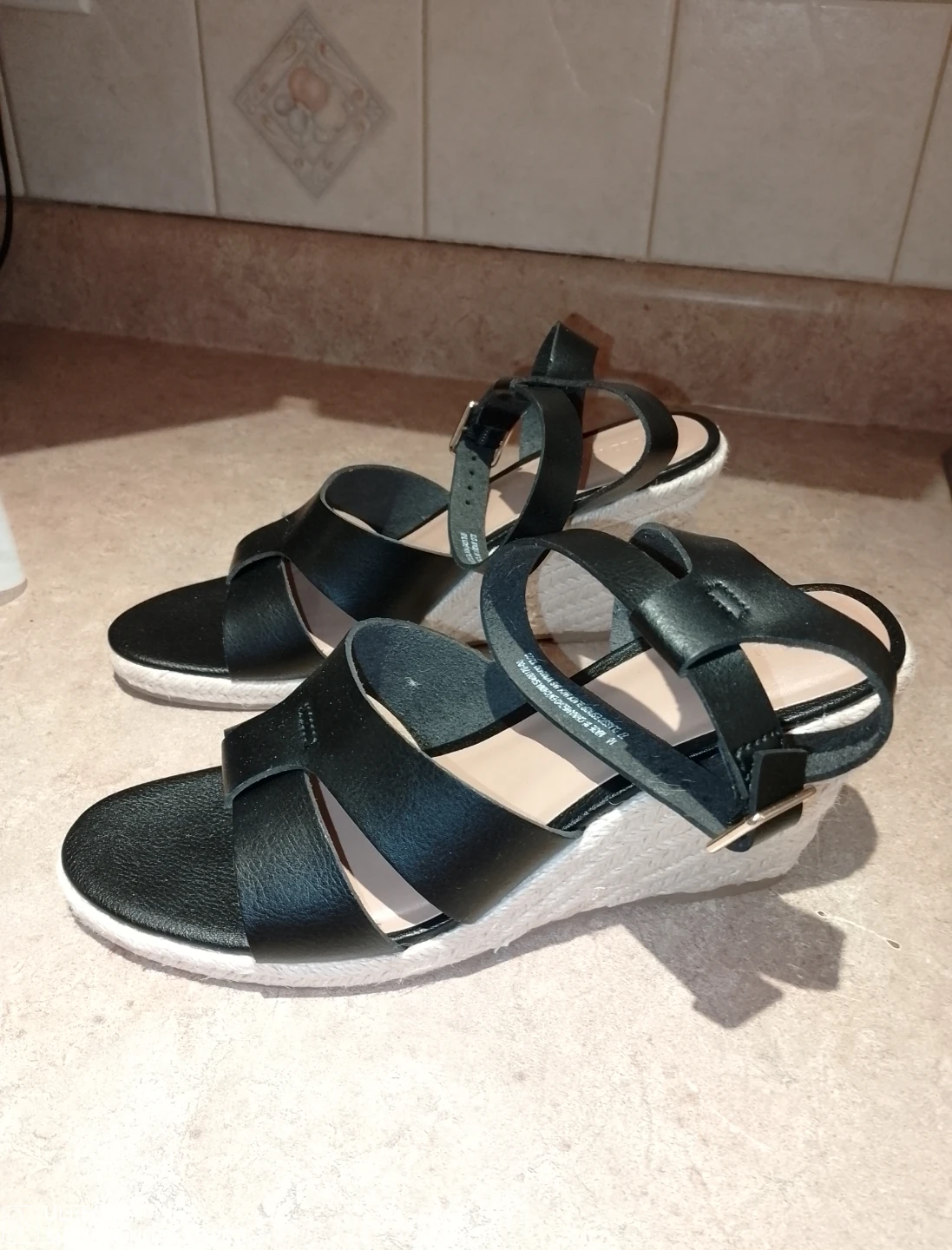 MOVING MAR 1 SANDALS 10 CASH ONLY - photo 2