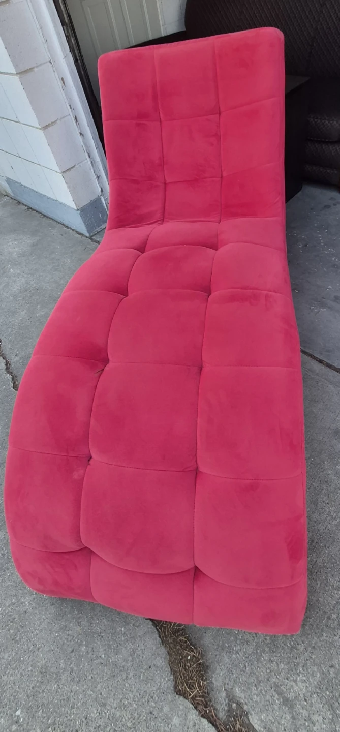 Pink Tufted Chaise Lounge Chair