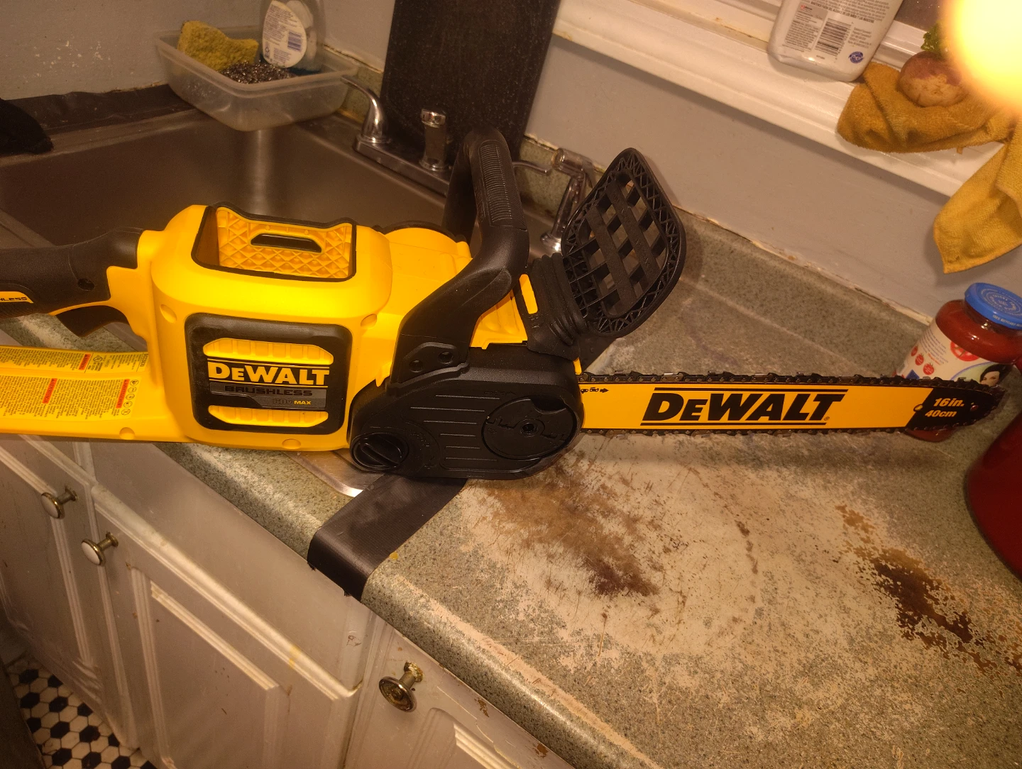 DeWalt Cordless Electric Chainsaw 16-inch