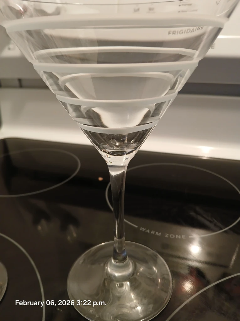 🏆 Martini Glasses with Etched Swirl Design - Set of 2