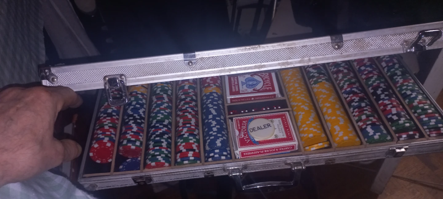Poker Chip Set with Case and Cards - photo 4
