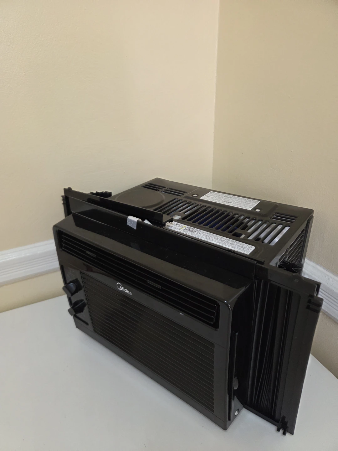 Midea Window Air Conditioner - photo 2