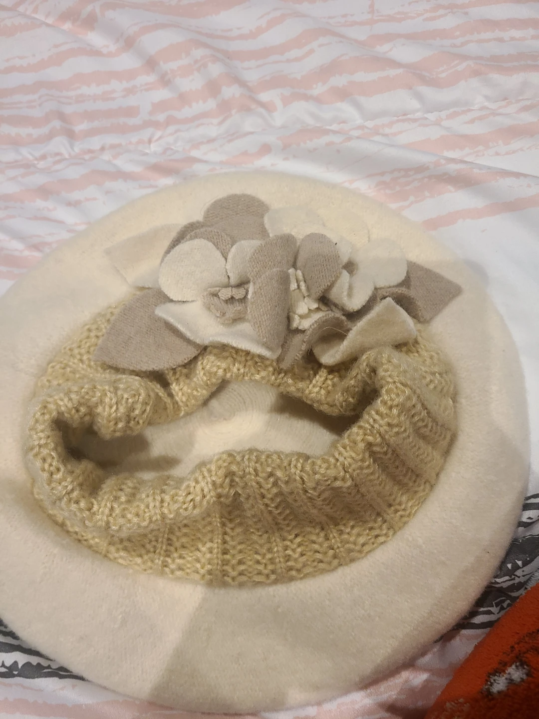 Cream Beret with Floral Embellishment - photo 2