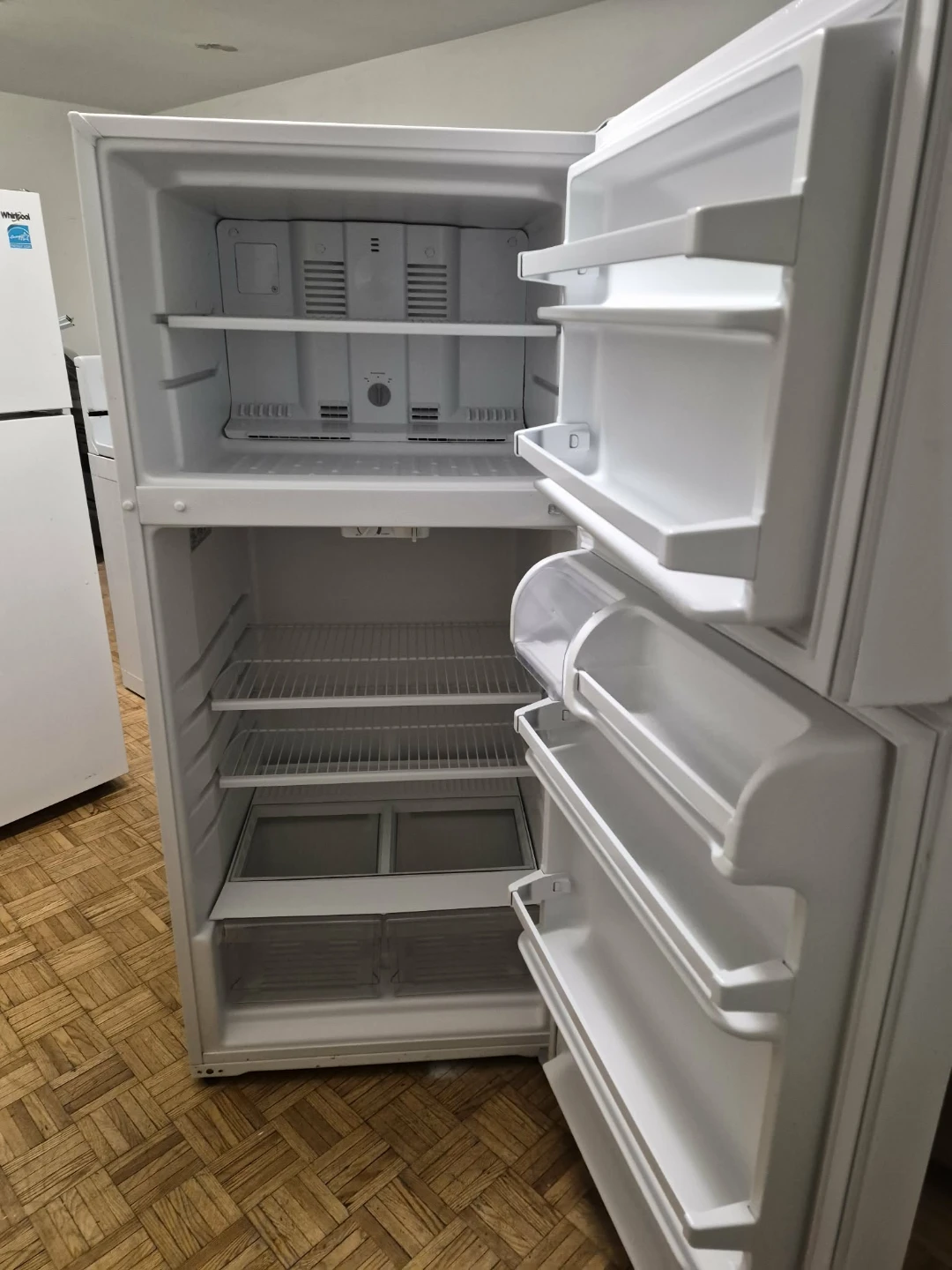 Whirlpool White Top Freezer Refrigerator - photo 2