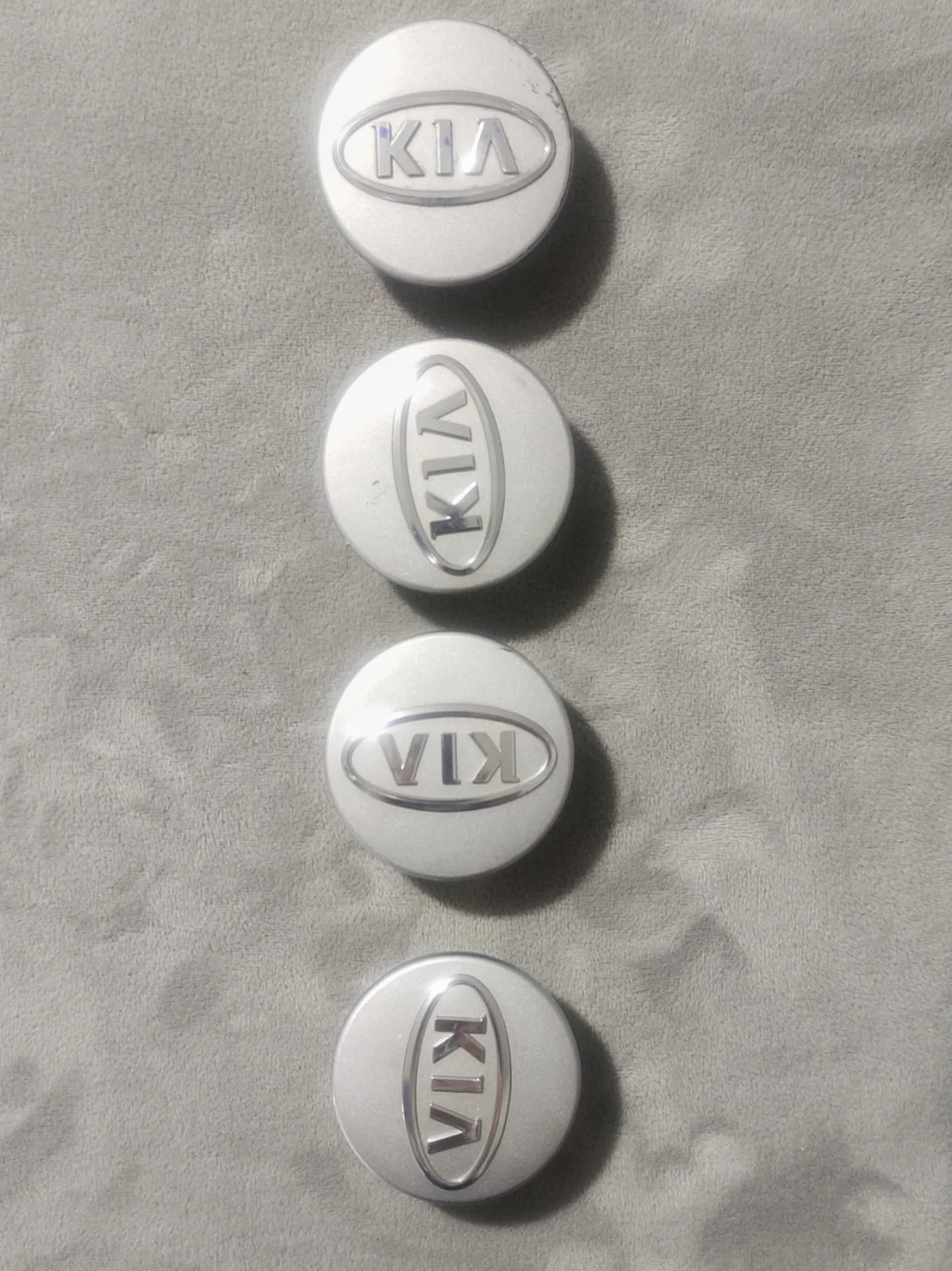 Set of 4 Silver KIA Hubcaps - photo 2