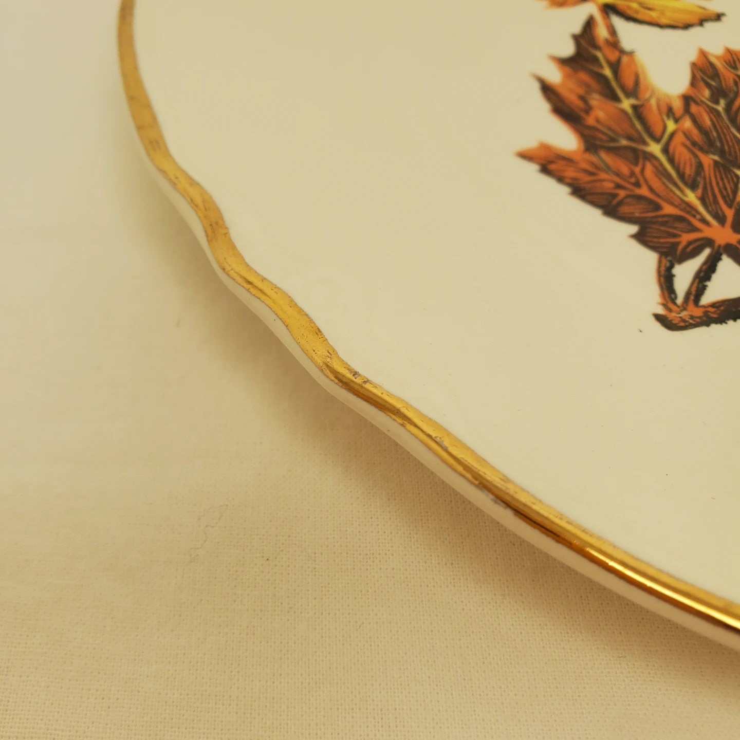 Canadian Maple Leaf Decorative Plate with 22K Gold Trim🏆 - photo 3