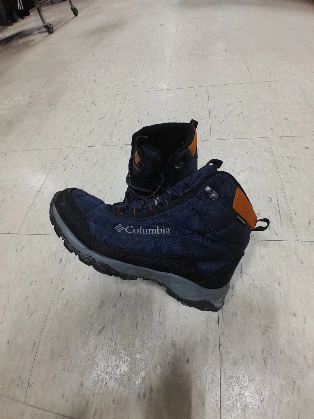 Columbia All Season Boot Men's Size 9.5
