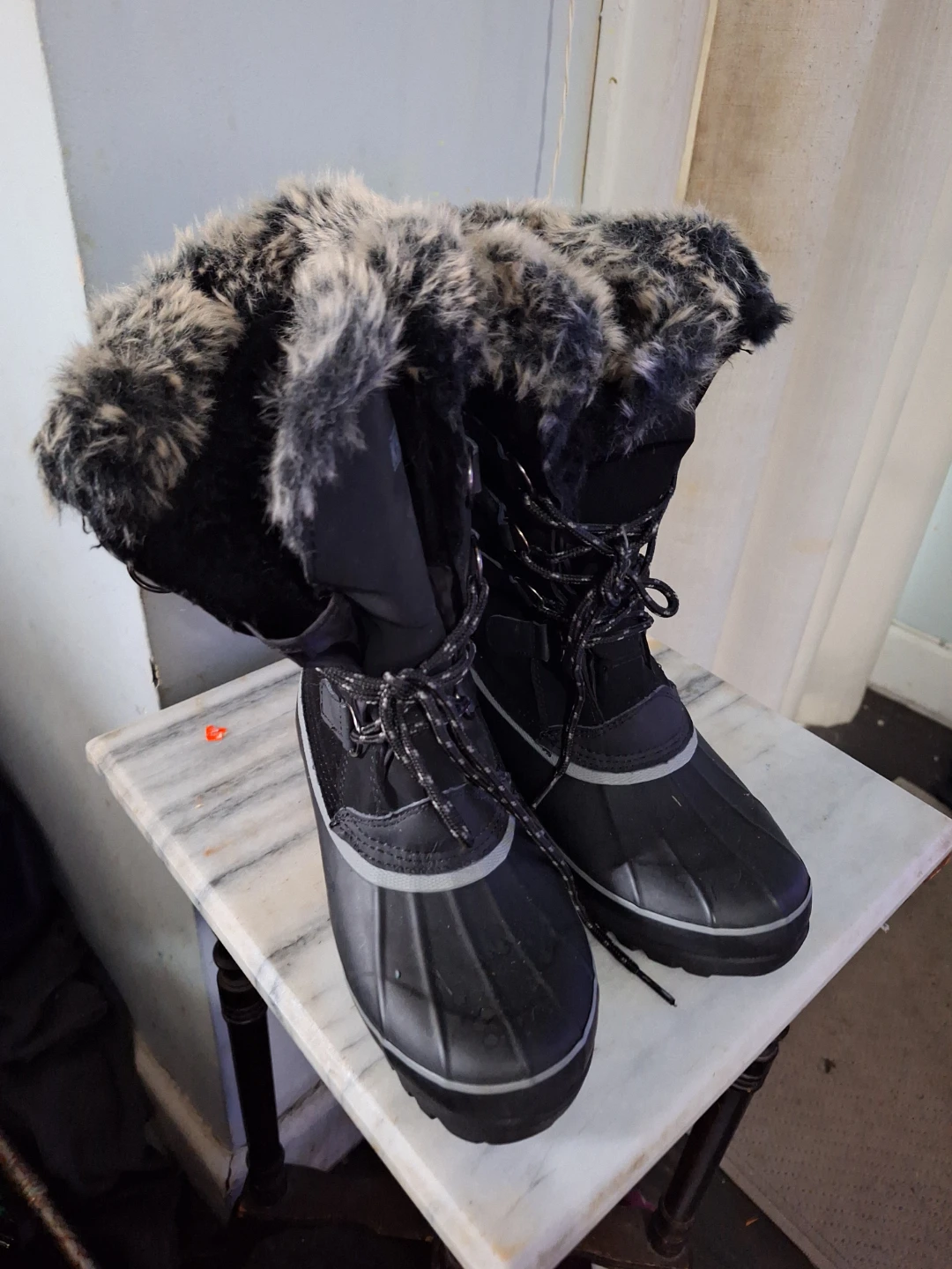 Khombu Black Faux Fur Lined Winter Boots