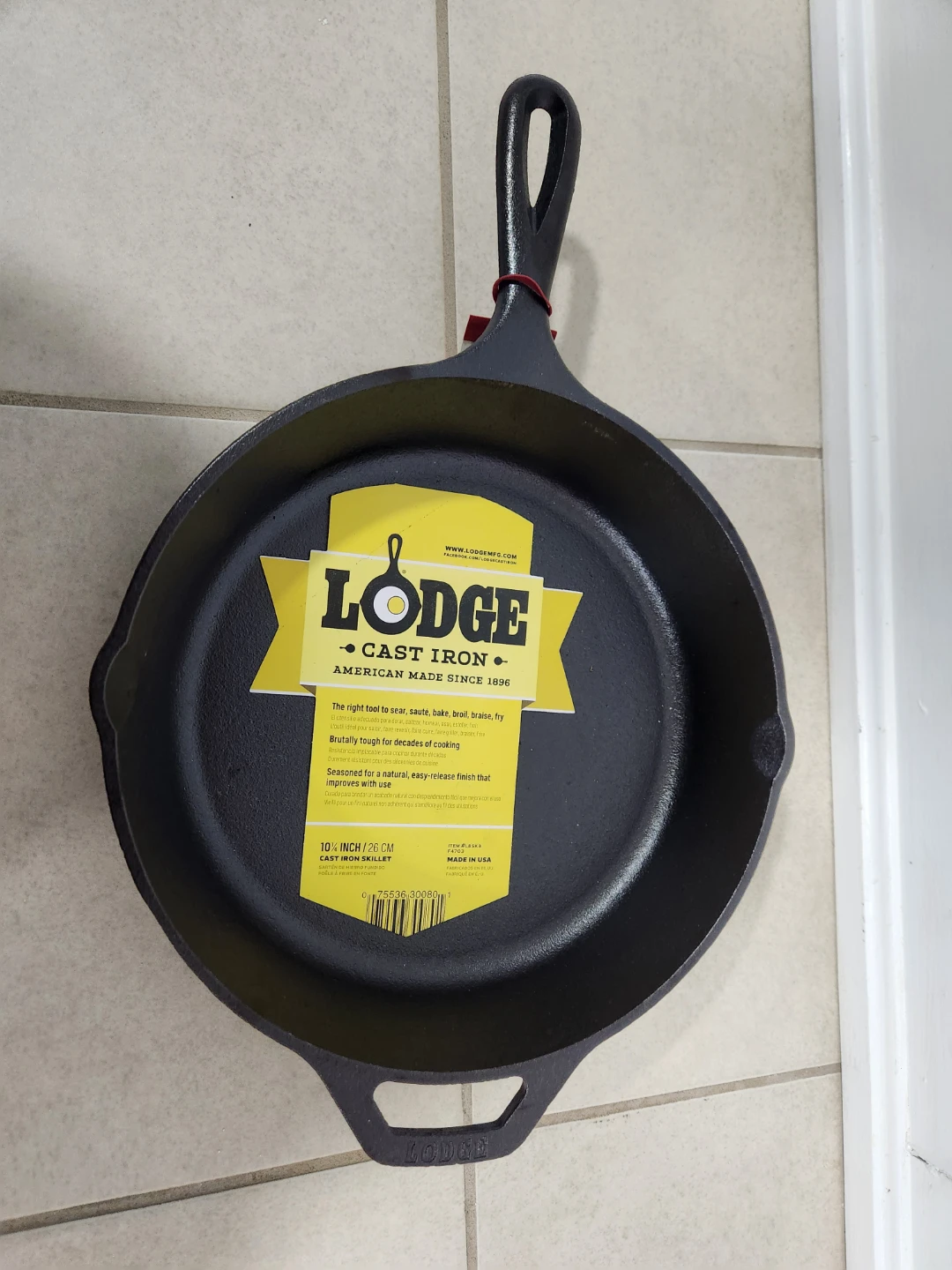 Lodge 10.25-Inch 26cm Seasoned Cast Iron Skillet (Brand New) - photo 2