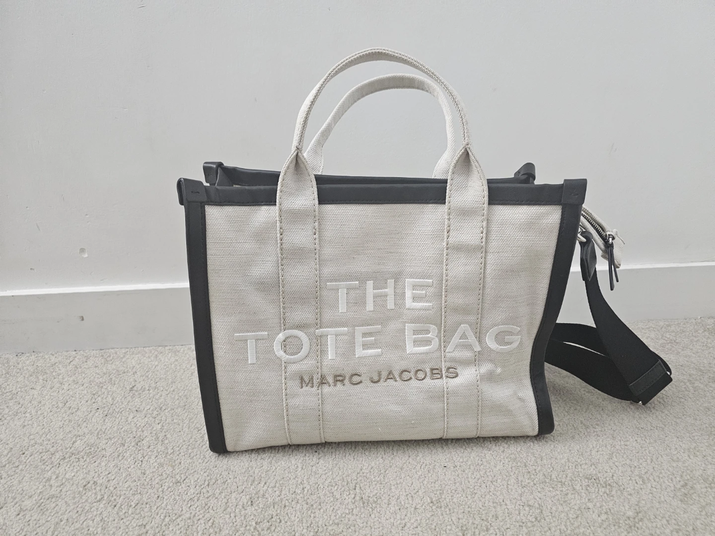 Authentic Marc Jacobs The Tote Bag PRICE FIRM