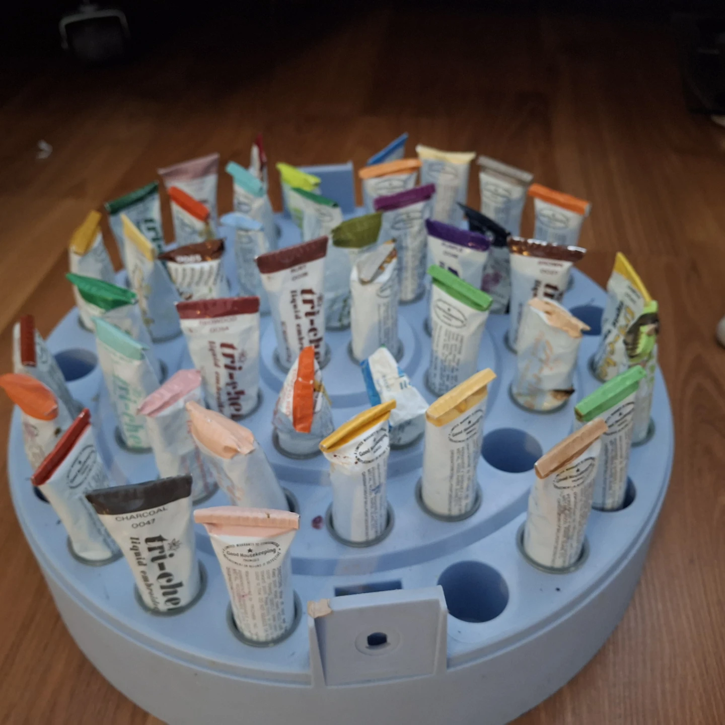 Liquid Embroidery Paint Set and caddy *used paints* - photo 2