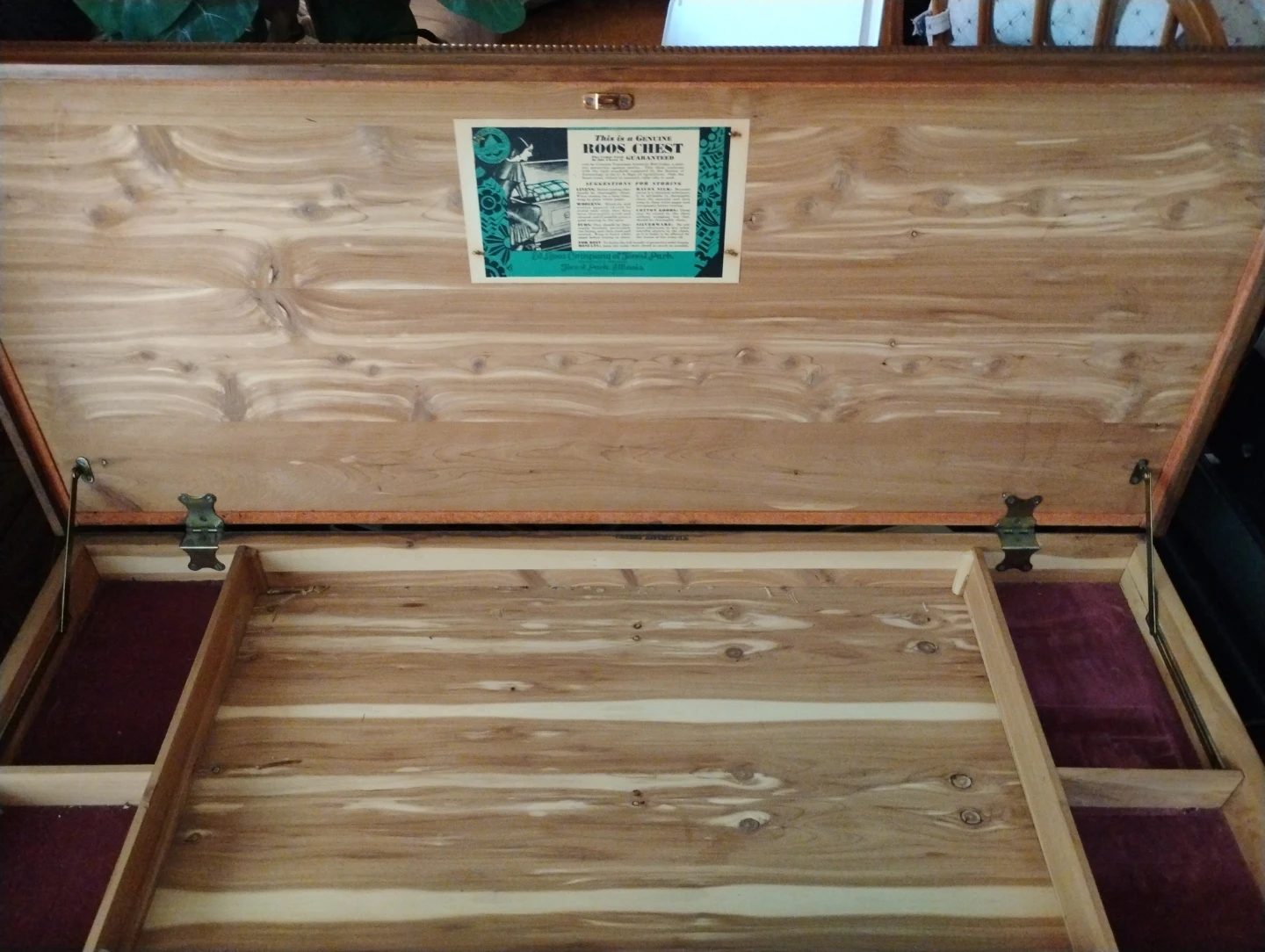 Antique Roos Cedar Chest - photo 5