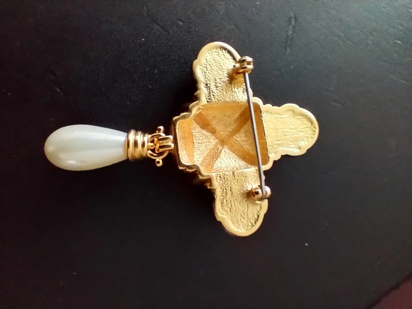 Gold Tone Faux Pearl  Brooch - photo 2