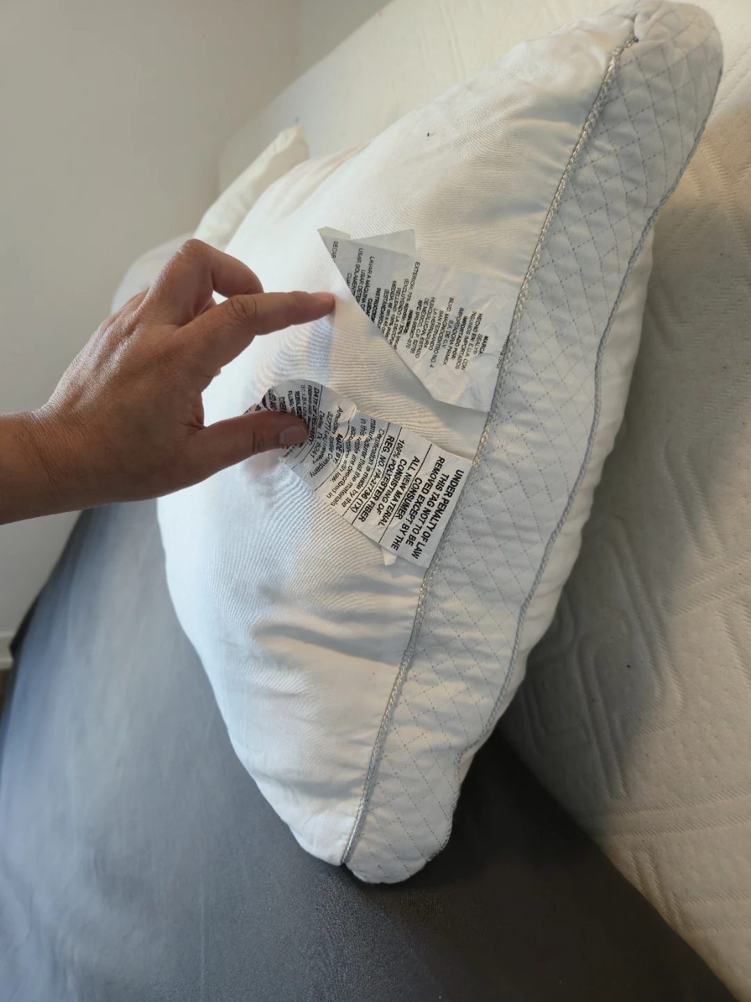 2 Sealy Pillow 1 Ikea - photo 2