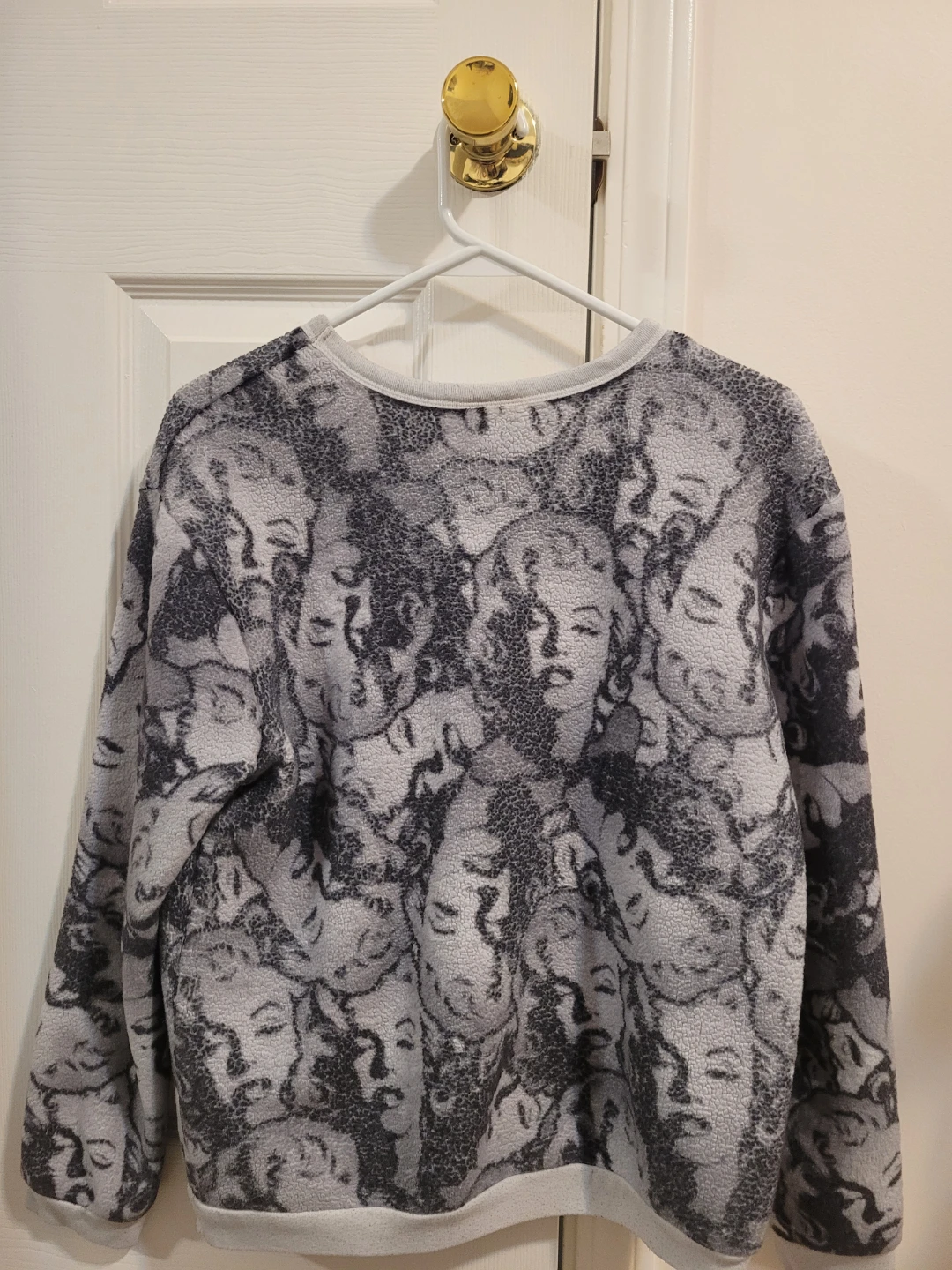 Marilyn Monroe Graphic Print Fleece Sweatshirt - photo 3