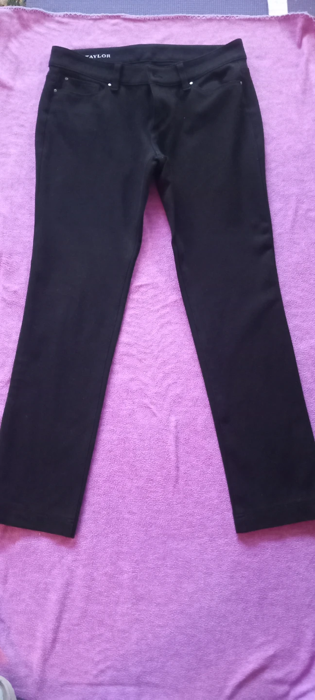 Ann Taylor Black Pants. Size: 6