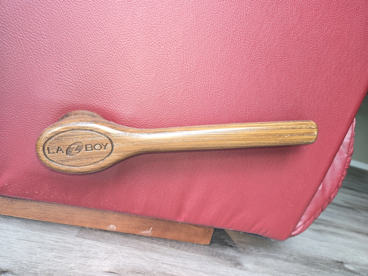 La-Z-Boy Recliner - Red Leather - photo 4