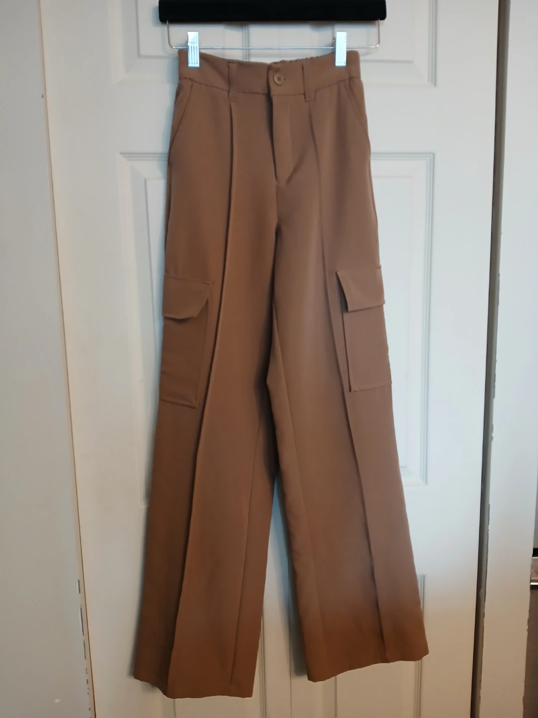 Forever 21 brown cargo pants, size extra small (XS)