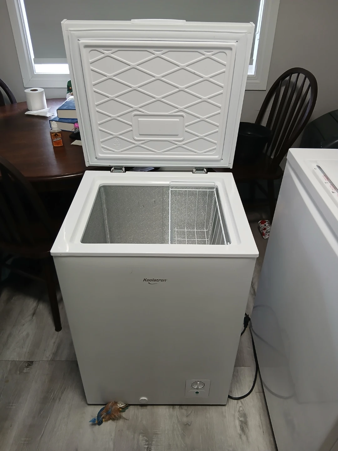 Koolatron Chest Freezer 3.5 Cu. FT. - photo 2