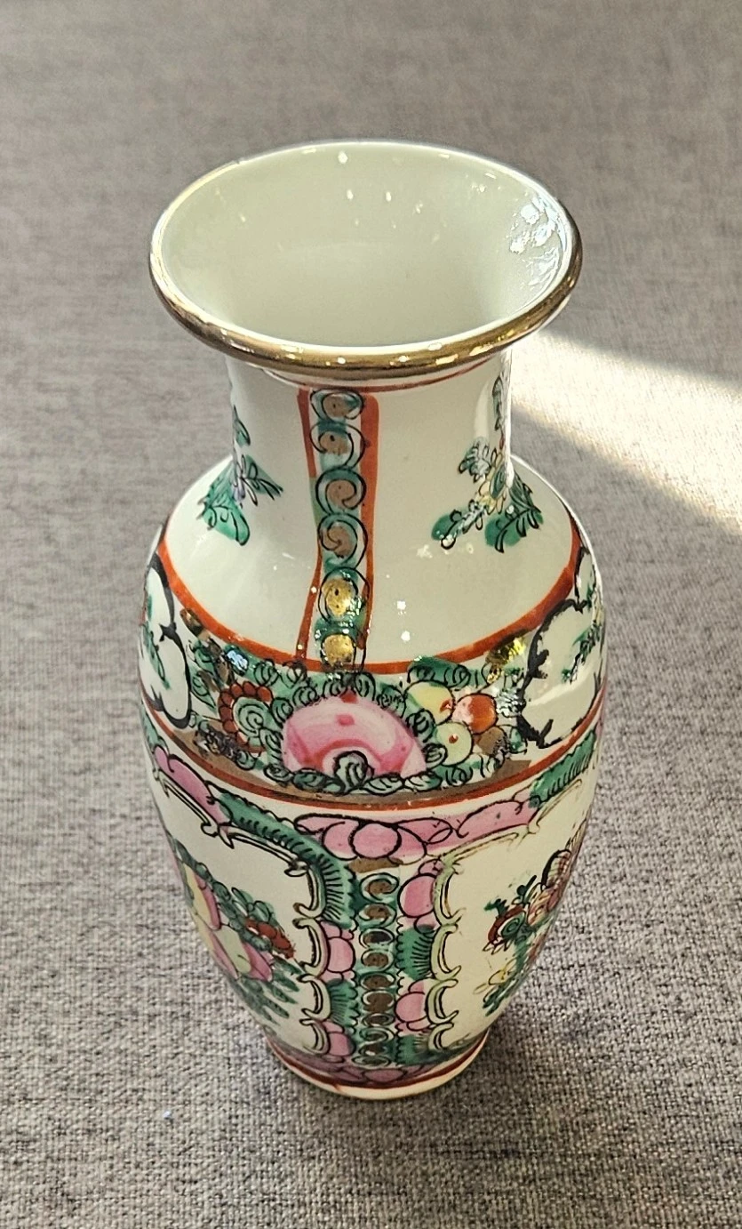 Vintage Chinese Famille Rose porcelain Vase - photo 2