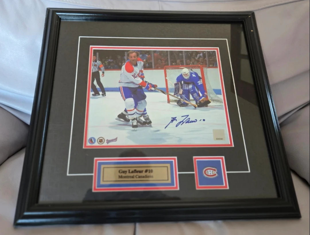 Guy  Lafleur Autographed photo including Canadiens pin 🏆 - photo 3