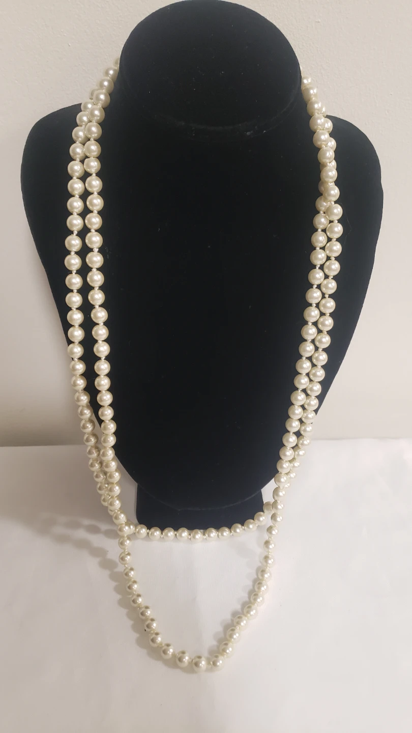 Like New Classic Hand Knotted Cream Pearls - photo 2