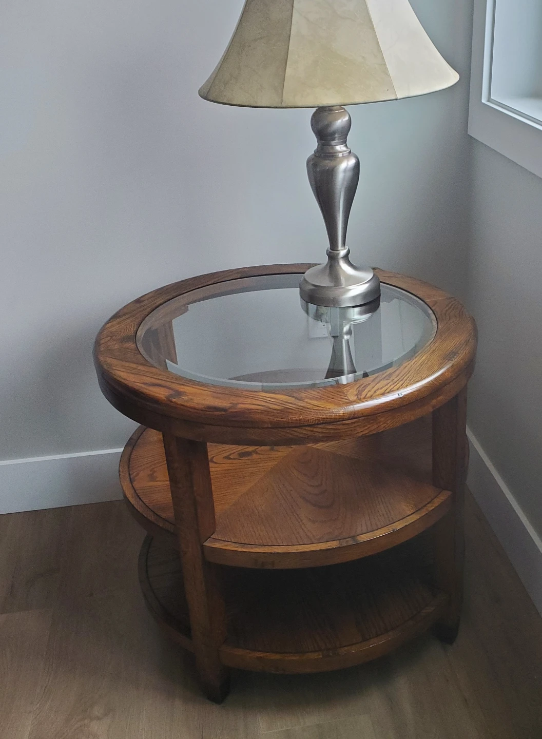 Must go! Round Oak Side Table with Glass Top - photo 2
