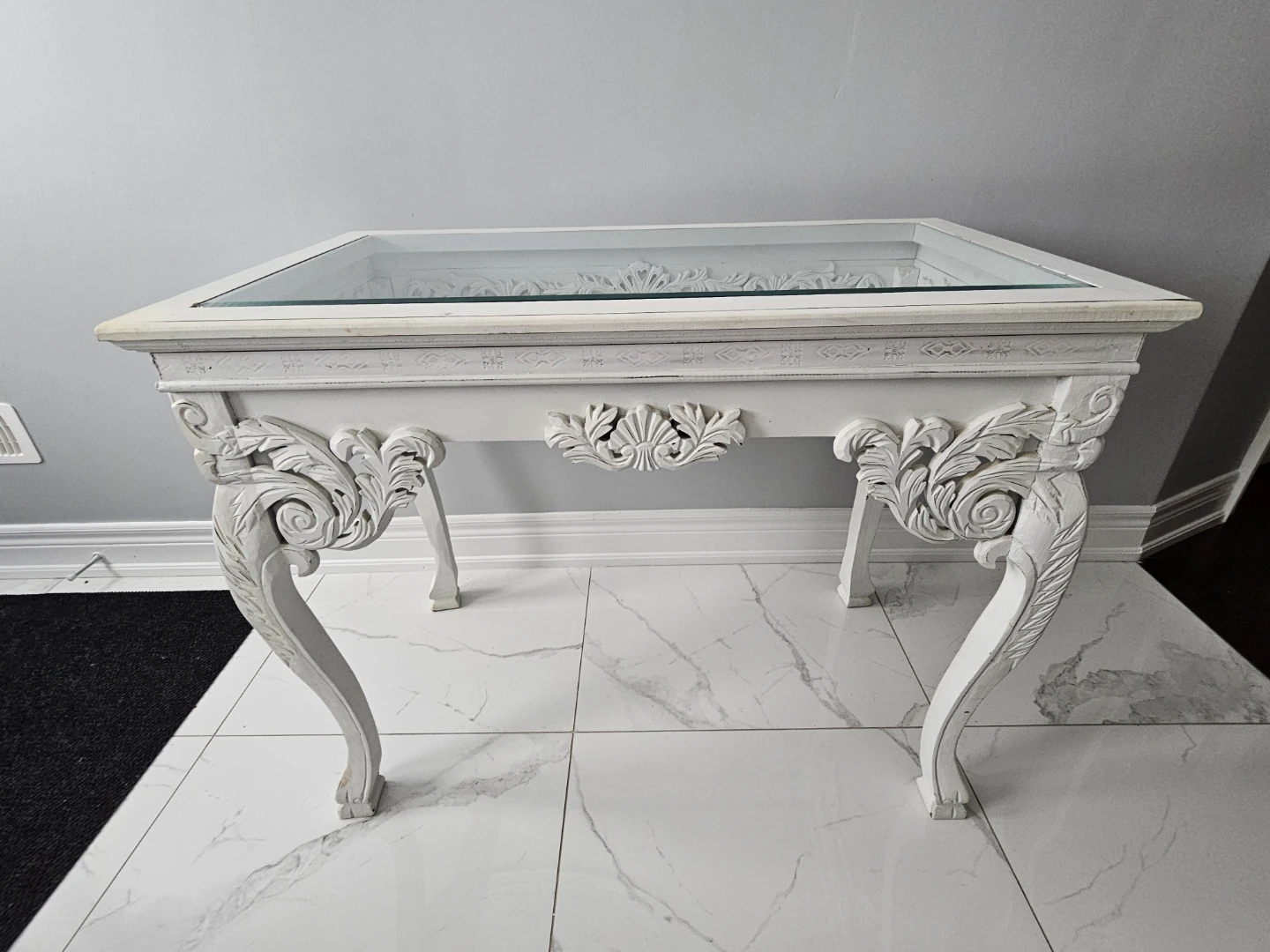 White Baroque Style Console Table with Glass Top
