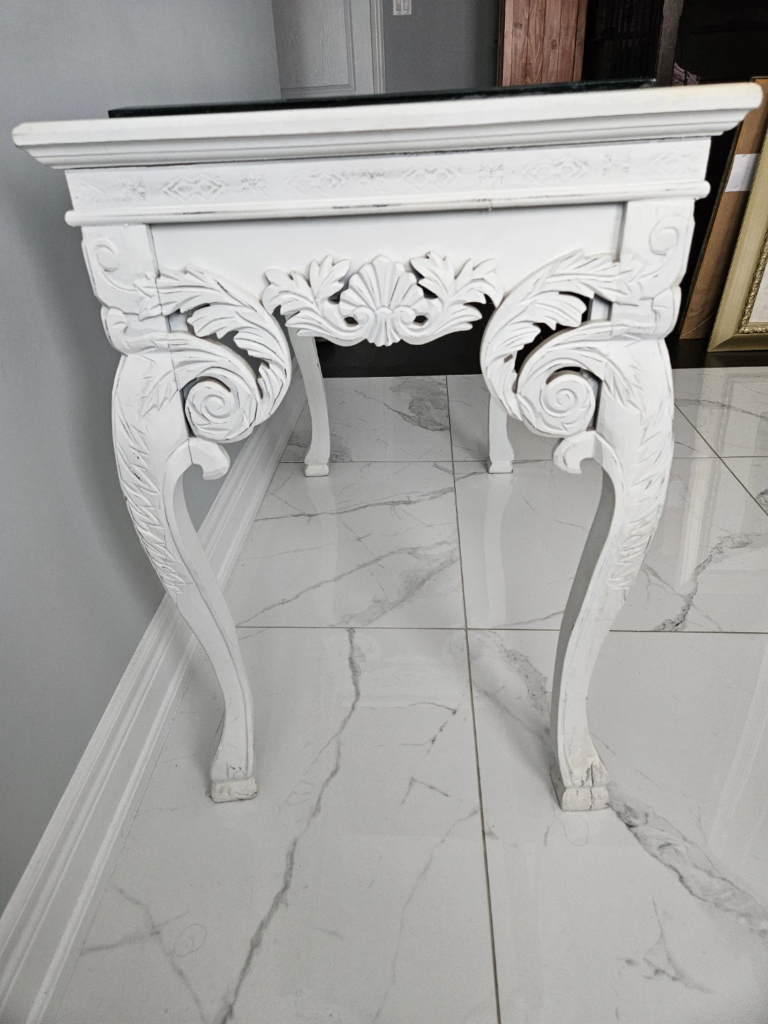 White Baroque Style Console Table with Glass Top - photo 3